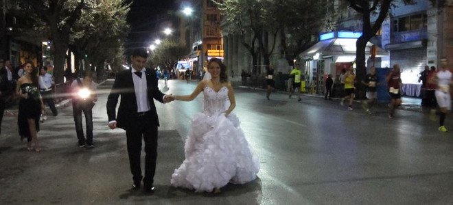 Η νύφη το 'σκασε με ...μαραθωνοδρόμο[εικόνες] | iefimerida.gr 0