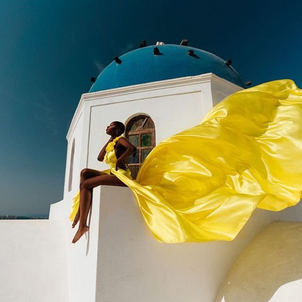 Viral οι φωτογραφίες αυτής της Βρετανίδας νοσοκόμας στη Σαντορίνη- Αφησε άφωνους και τους ντόπιους [εικόνες] | iefimerida.gr 1