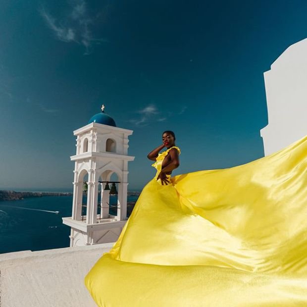 Viral οι φωτογραφίες αυτής της Βρετανίδας νοσοκόμας στη Σαντορίνη- Αφησε άφωνους και τους ντόπιους [εικόνες] | iefimerida.gr 0