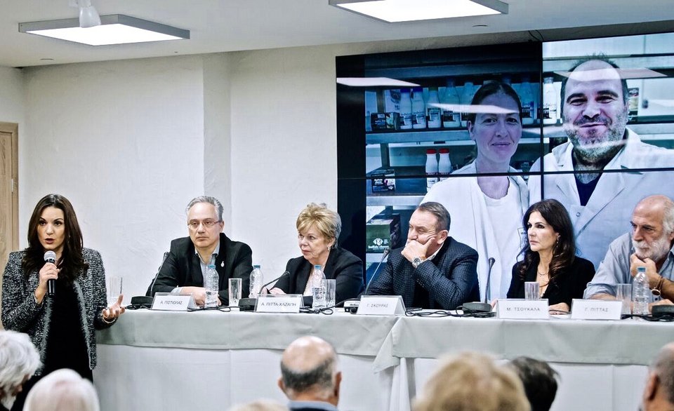 Στην παρουσίαση του βιβλίου, Αλεξάνδρα Πίττα-Χαζάπη, Γιώργος Σκούρας, Άγις Πιστιόλας, Άγγελος Φιλιππίδης, Μπήλιω Τσουκαλά, Ολγα Κεφαλογιάννη