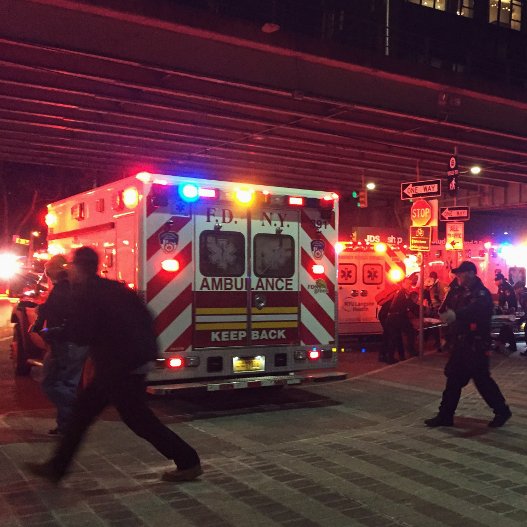 Νέα Υόρκη: Συνετρίβη ελικόπτερο- Τουλάχιστον 2 νεκροί [βίντεο]  | iefimerida.gr 1