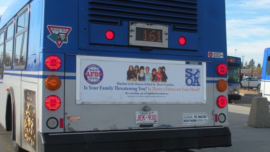 Σάλος στις ΗΠΑ από διαφημίσεις με τον Χίλτερ και το Ισλάμ πάνω σε λεωφορεία [εικόνες] | iefimerida.gr 2