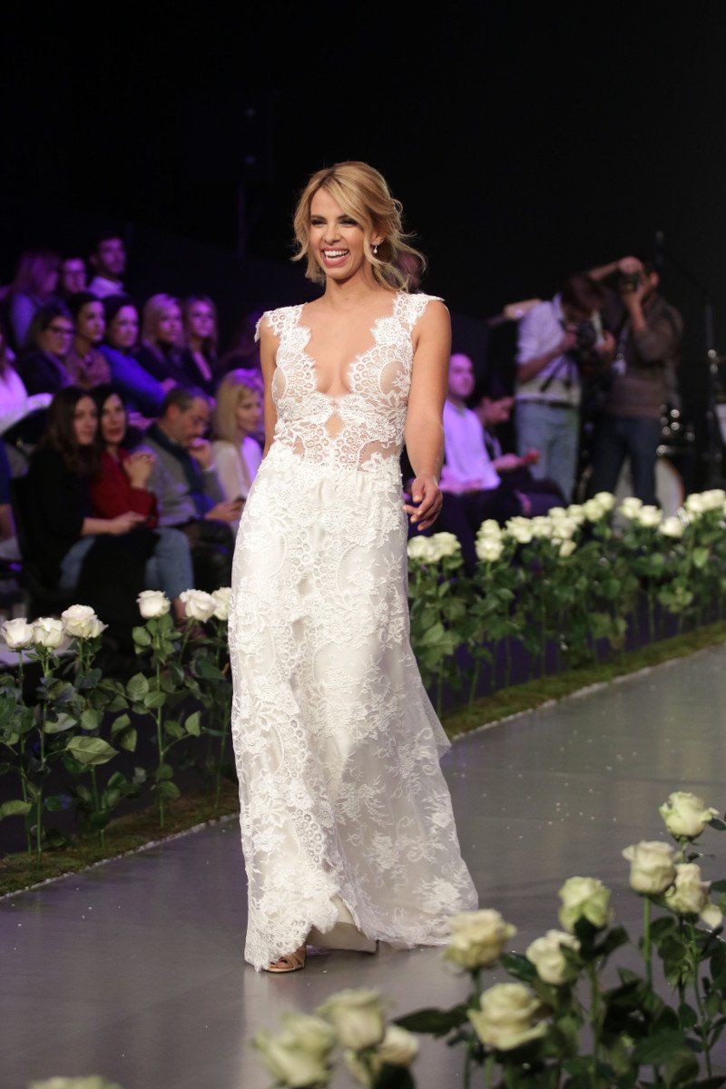 Σπυροπούλου, Παπαδημητρίου, Πρέλεβιτς και άλλες διάσημες ντύθηκαν νύφες στην πασαρέλα [εικόνες] | iefimerida.gr 0