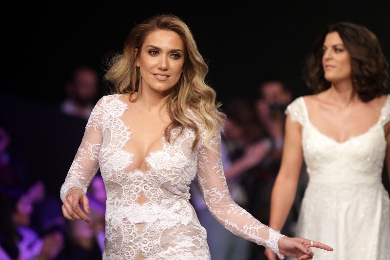 Σπυροπούλου, Παπαδημητρίου, Πρέλεβιτς και άλλες διάσημες ντύθηκαν νύφες στην πασαρέλα [εικόνες] | iefimerida.gr 7