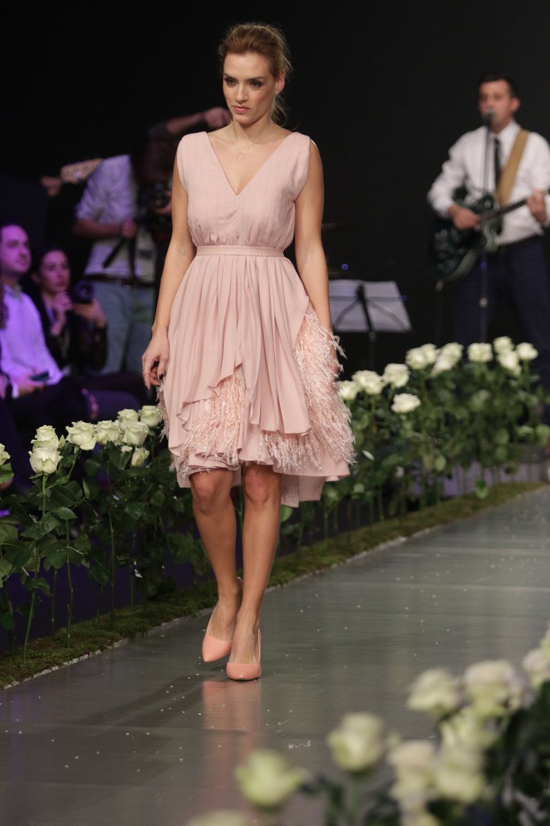 Σπυροπούλου, Παπαδημητρίου, Πρέλεβιτς και άλλες διάσημες ντύθηκαν νύφες στην πασαρέλα [εικόνες] | iefimerida.gr 1