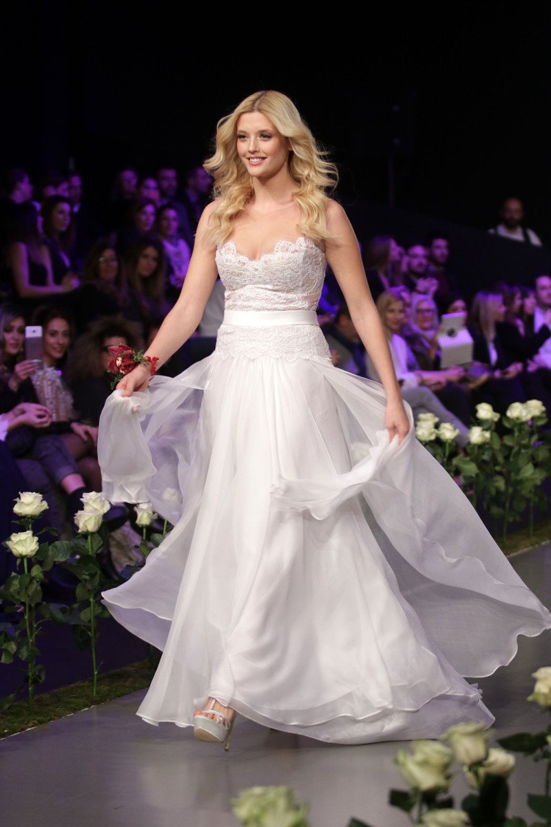 Σπυροπούλου, Παπαδημητρίου, Πρέλεβιτς και άλλες διάσημες ντύθηκαν νύφες στην πασαρέλα [εικόνες] | iefimerida.gr 4