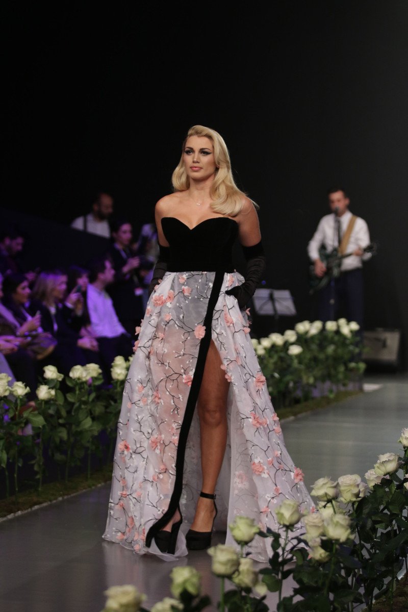 Σπυροπούλου, Παπαδημητρίου, Πρέλεβιτς και άλλες διάσημες ντύθηκαν νύφες στην πασαρέλα [εικόνες] | iefimerida.gr 8