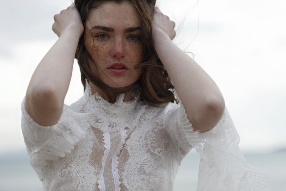 Το νυφικό με τα μακριά μανίκια Ελληνα σχεδιαστή στη λίστα με τα 15 εντυπωσιακότερα στον κόσμο [εικόνες] | iefimerida.gr 15