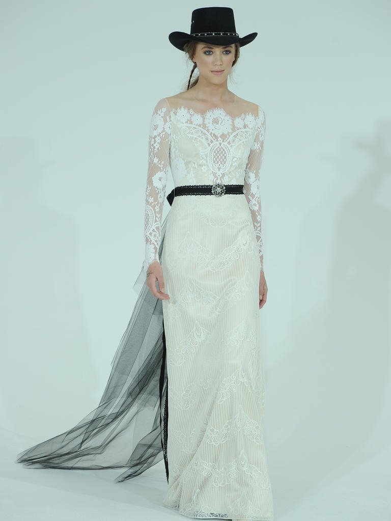 Το νυφικό με τα μακριά μανίκια Ελληνα σχεδιαστή στη λίστα με τα 15 εντυπωσιακότερα στον κόσμο [εικόνες] | iefimerida.gr 2