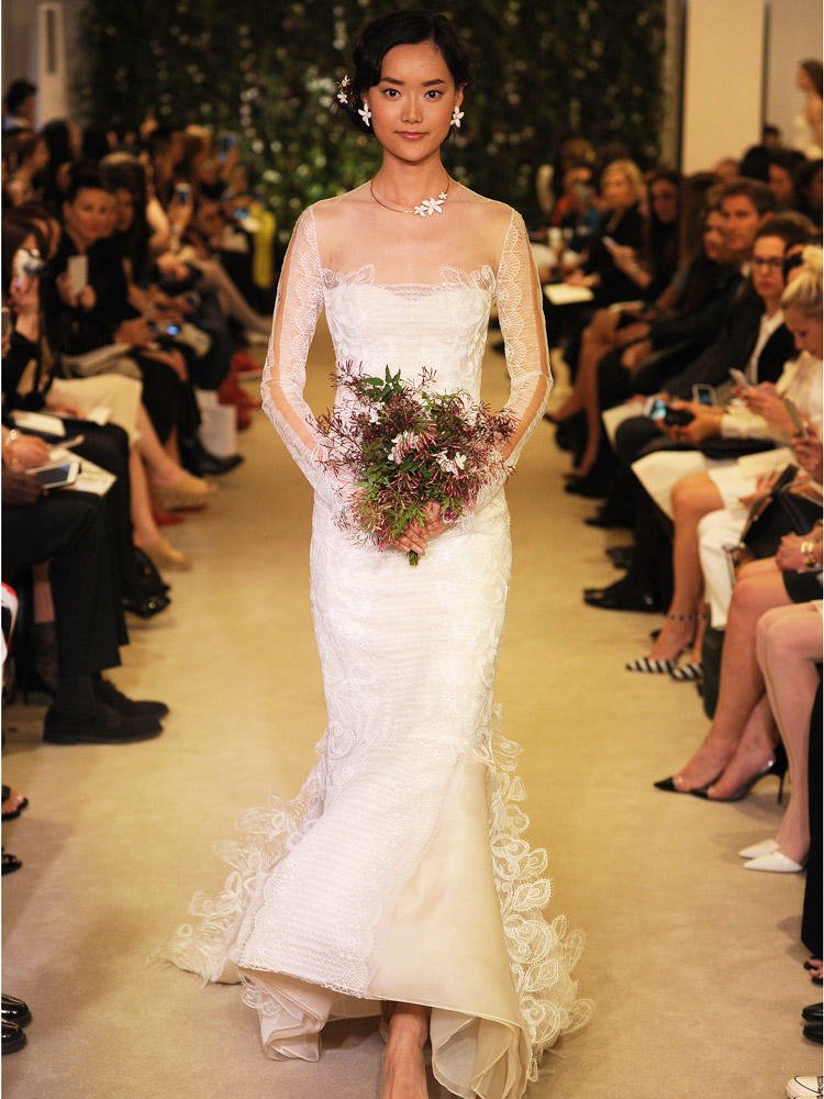 Το νυφικό με τα μακριά μανίκια Ελληνα σχεδιαστή στη λίστα με τα 15 εντυπωσιακότερα στον κόσμο [εικόνες] | iefimerida.gr 3