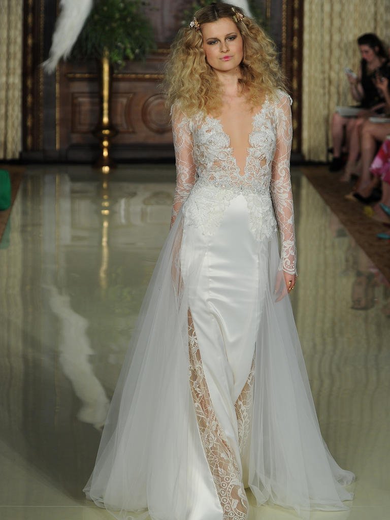 Το νυφικό με τα μακριά μανίκια Ελληνα σχεδιαστή στη λίστα με τα 15 εντυπωσιακότερα στον κόσμο [εικόνες] | iefimerida.gr 6