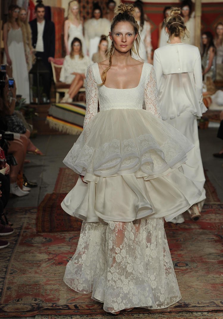 Το νυφικό με τα μακριά μανίκια Ελληνα σχεδιαστή στη λίστα με τα 15 εντυπωσιακότερα στον κόσμο [εικόνες] | iefimerida.gr 7