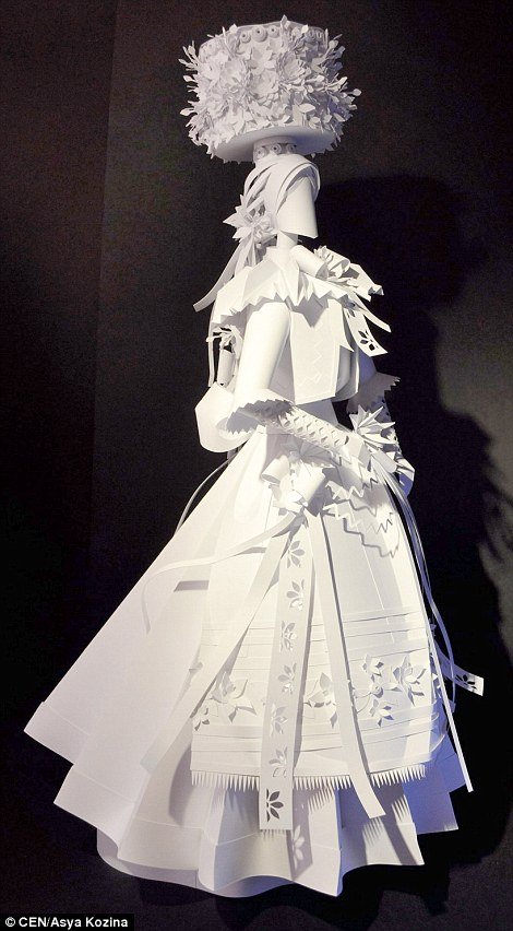 Νυφικά από χαρτί: Οι ασυνήθιστες και εντυπωσιακές δημιουργίες Ρωσίδας σχεδιάστριας [εικόνες] | iefimerida.gr 9