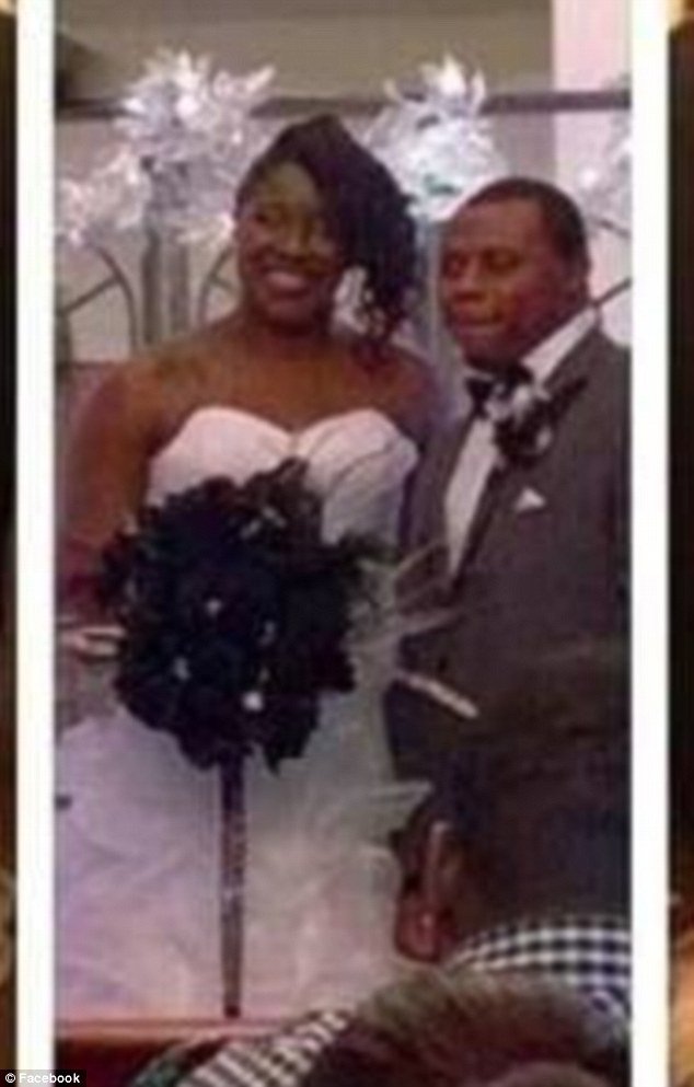 Απίστευτο: Εδεσε το νεογέννητο μωρό της στην ουρά του νυφικού και το έσερνε σε όλο το γάμο [εικόνες] | iefimerida.gr 2