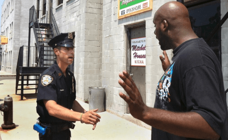 Η αστυνομία καλεί τους πολίτες για βοήθεια -Μία καμπάνια στη Νέα Υόρκη για τις «άψογες»  υπηρεσίες που κατέληξε σε δυσφήμιση [εικόνες] | iefimerida.gr 1