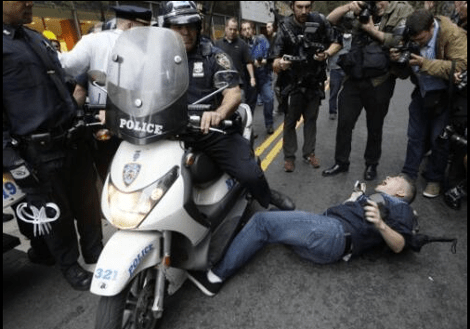 Η αστυνομία καλεί τους πολίτες για βοήθεια -Μία καμπάνια στη Νέα Υόρκη για τις «άψογες»  υπηρεσίες που κατέληξε σε δυσφήμιση [εικόνες] | iefimerida.gr 2