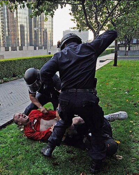 Η αστυνομία καλεί τους πολίτες για βοήθεια -Μία καμπάνια στη Νέα Υόρκη για τις «άψογες»  υπηρεσίες που κατέληξε σε δυσφήμιση [εικόνες] | iefimerida.gr 3