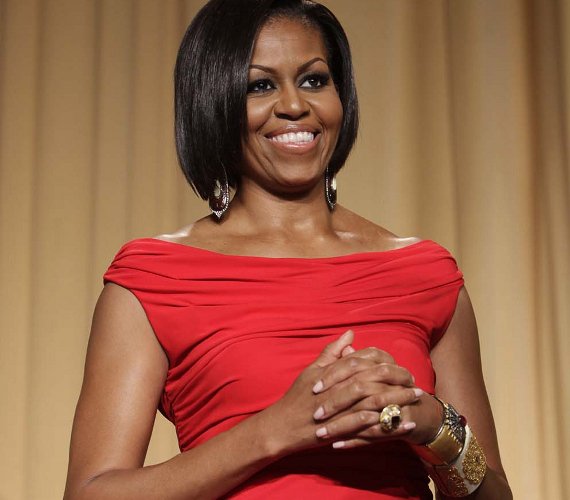 Οταν η πρώτη κυρία των ΗΠΑ έκανε ακροβατικά με κίτρινο μαγιό [εικόνες] | iefimerida.gr 0