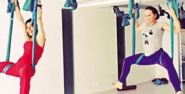 Η Ορνέλα Μούτι κάνει γιόγκα στη Θεσσαλονίκη και ξετρελαίνει την πόλη [εικόνες] | iefimerida.gr 0