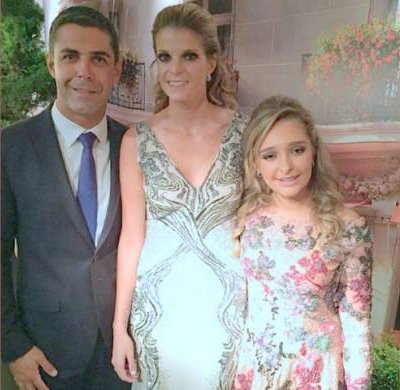 Ξέφρενο πάρτι, μάξι τουαλέτες και άφθονος χορός - Η κόρη του άνδρα της Αθηνάς Ωνάση μεγάλωσε και έγινε 15 ετών [εικόνες] | iefimerida.gr 0