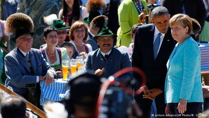 G7: Οι μπύρες και η περίεργη στολή που ξέχασε ο Ομπάμα και θέλει να αγοράσει στη Βαυαρία [εικόνες]  | iefimerida.gr 2