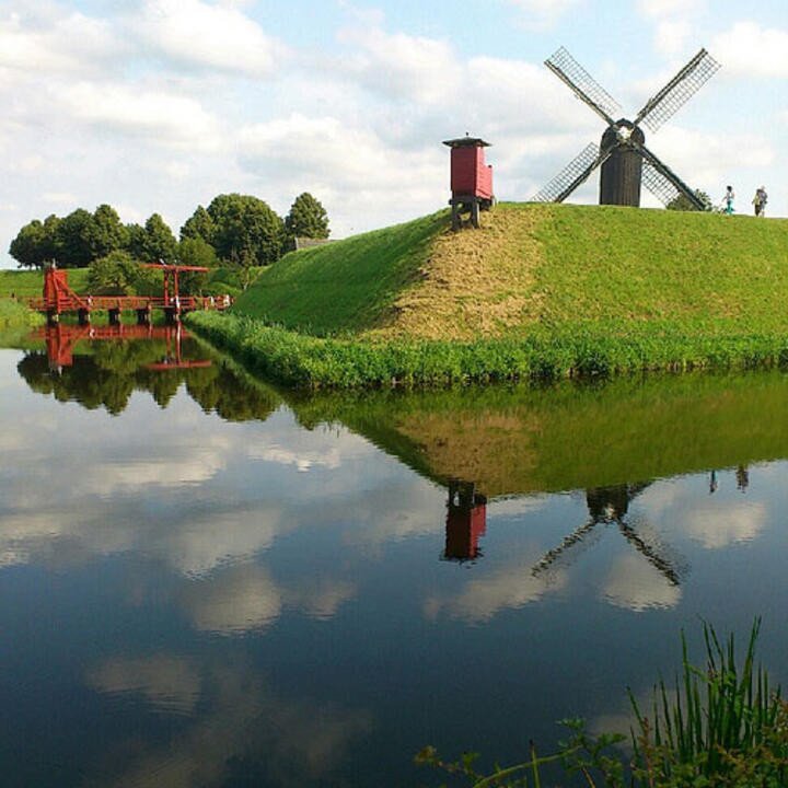 Δειπνήστε και κοιμηθείτε σε φρούριο του 15ου αιώνα -Το γεωμετρικό χωριό της Ολλανδίας [εικόνες]  | iefimerida.gr 5