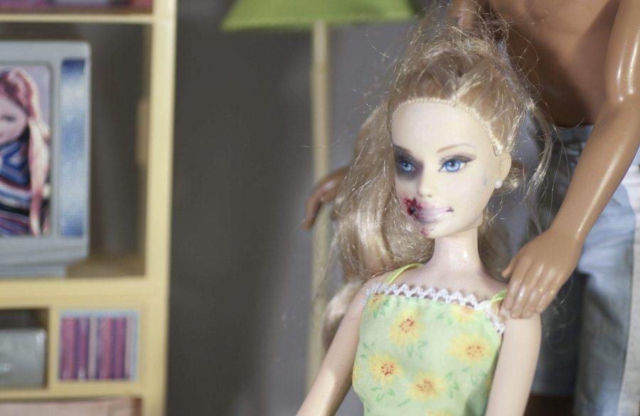 Η Barbie έπεσε θύμα ενδοοικογενειακής βίας -Ούτε εκείνη δεν ζει την τέλεια ζωή [εικόνες] | iefimerida.gr 1