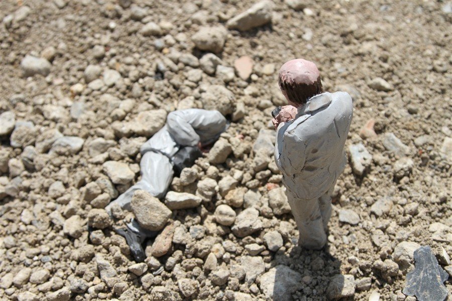 Το τέλος του καπιταλισμού στην τέχνη -Τι θα απογίνουν οι άνδρες με τα κοστούμια και τους μαύρους χαρτοφύλακες [εικόνες] | iefimerida.gr 4