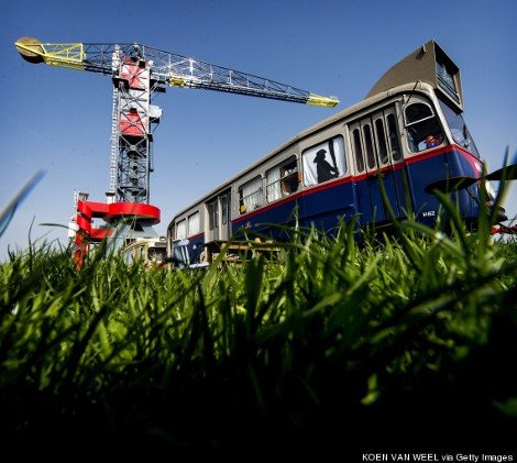 Ξενοδοχείο -εκκρεμές πάνω από τη θάλασσα: Είναι «χτισμένο» μέσα σε γερανό [εικόνες] | iefimerida.gr 3