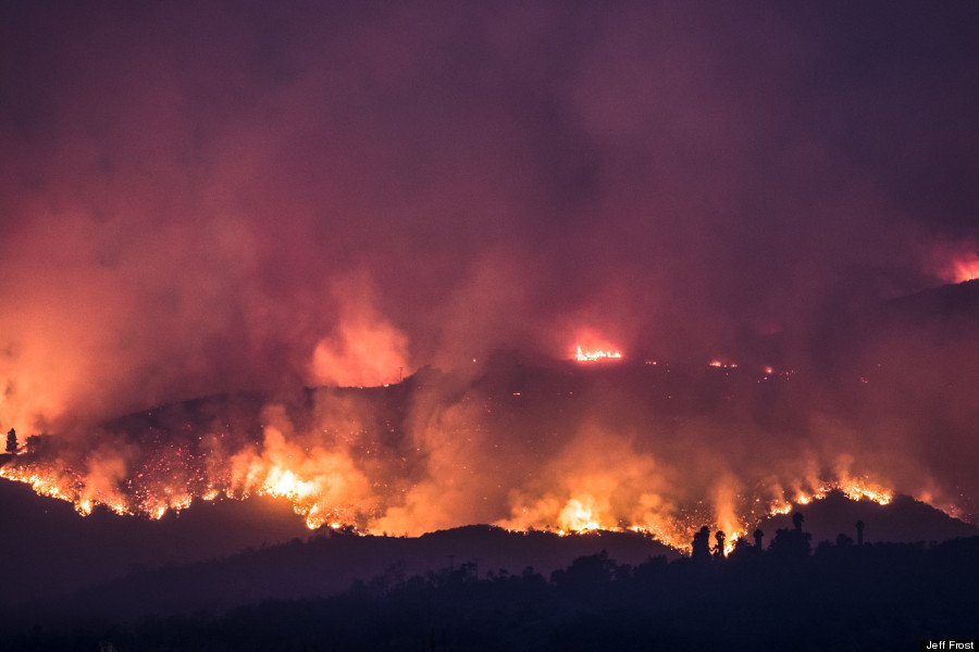 Οταν η πυρκαγιά πλησιάζει τα σπίτια: Φωτογραφίζοντας την καταστροφή [εικόνες + βίντεο] | iefimerida.gr 2