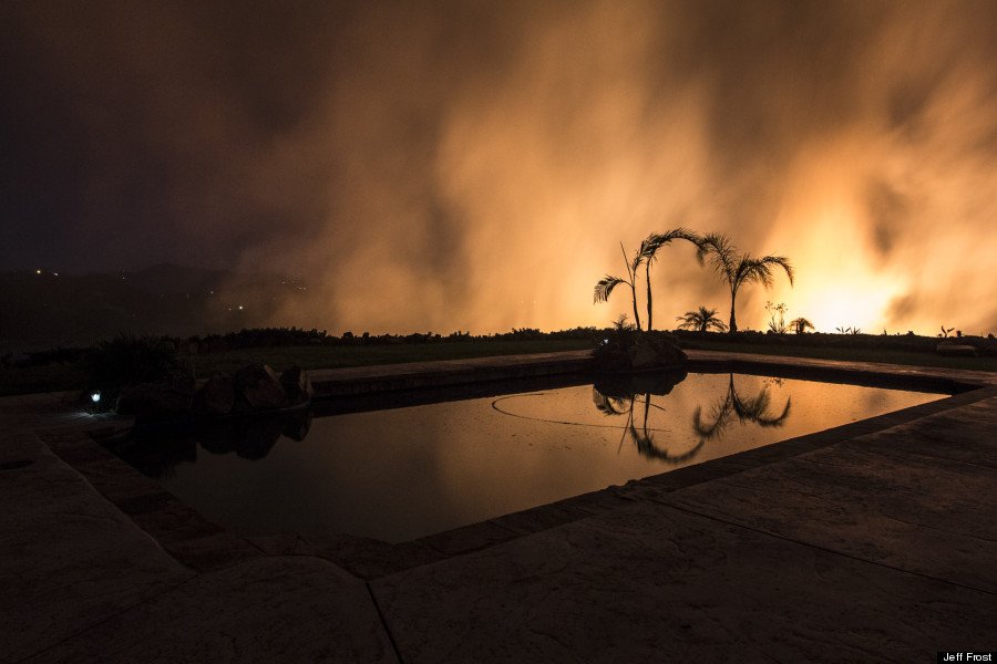 Οταν η πυρκαγιά πλησιάζει τα σπίτια: Φωτογραφίζοντας την καταστροφή [εικόνες + βίντεο] | iefimerida.gr 3