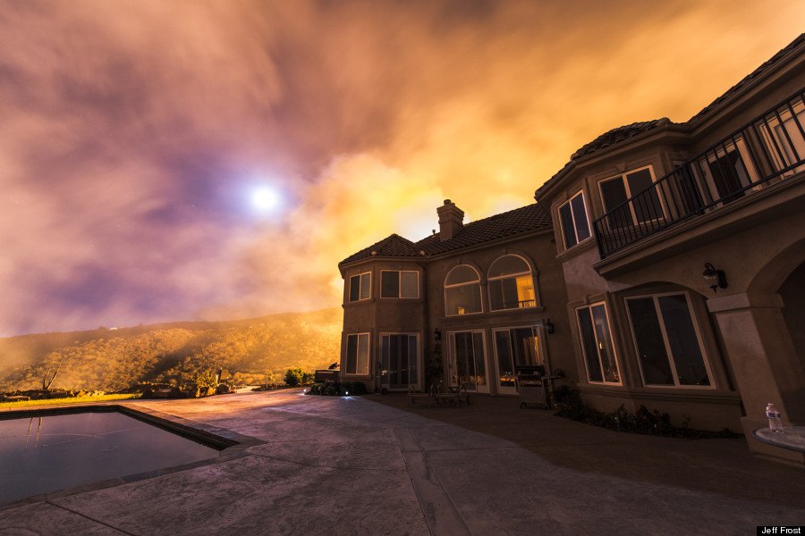 Οταν η πυρκαγιά πλησιάζει τα σπίτια: Φωτογραφίζοντας την καταστροφή [εικόνες + βίντεο] | iefimerida.gr 4