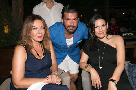 Η Ολγα Κεφαλογιάννη μαγνήτισε τα βλέμματα στο πάρτι γενεθλίων του Νίνο -Εντυπωσίασε με το μαύρο αέρινο φόρεμά της [εικόνες] | iefimerida.gr 2