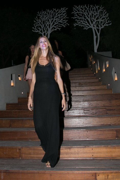 Η Ολγα Κεφαλογιάννη μαγνήτισε τα βλέμματα στο πάρτι γενεθλίων του Νίνο -Εντυπωσίασε με το μαύρο αέρινο φόρεμά της [εικόνες] | iefimerida.gr 6