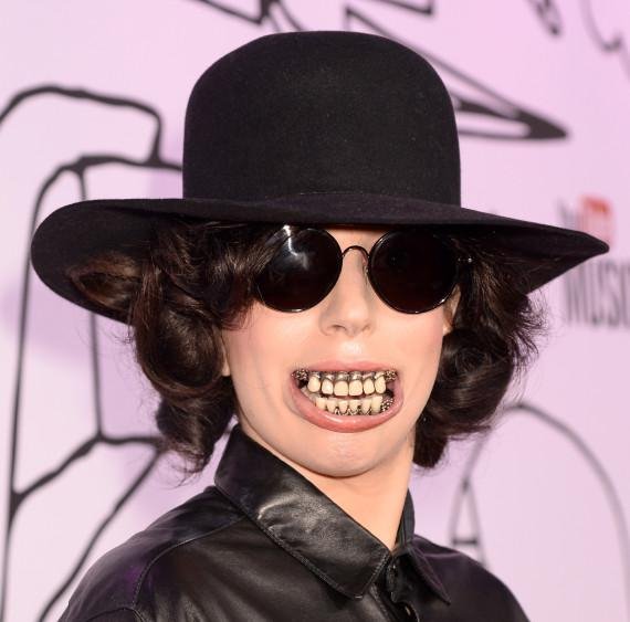 Βγαλμένη από εφιάλτη η Lady Gaga – Τρομακτικά αποκρουστική εμφάνιση [εικόνες] | iefimerida.gr 2