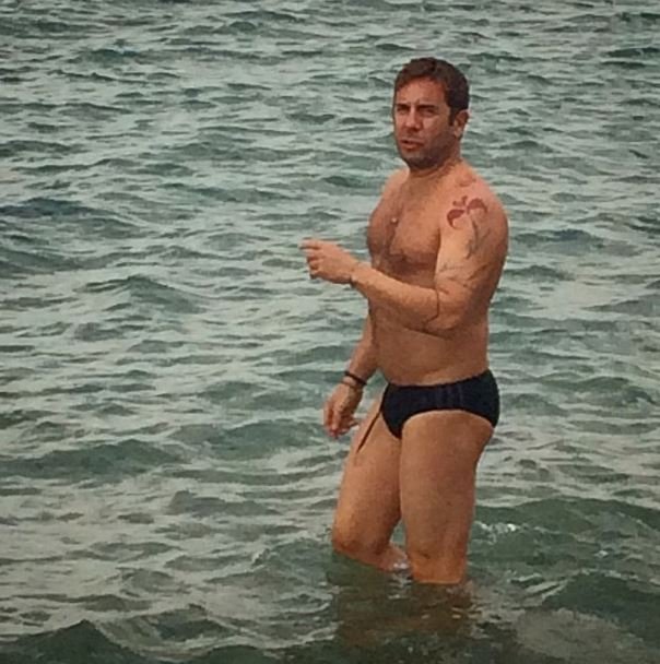 Ο Μαζωνάκης με μαγιό-σλιπ: Κάνει μπάνιο μέσα στο Νοέμβριο [εικόνα] | iefimerida.gr 0