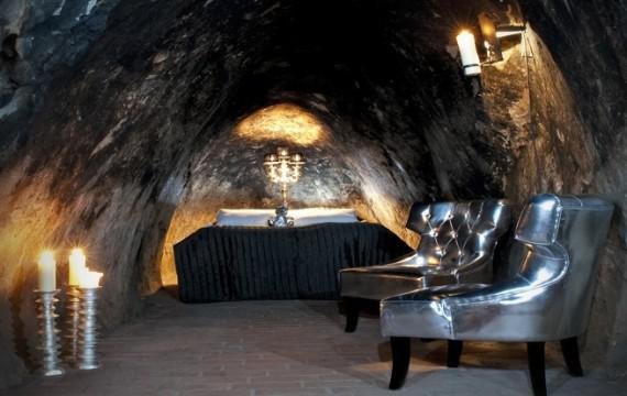 Τα πιο τρελά ξενοδοχεία στον κόσμο – Κοιμηθείτε σε κελιά, φέρετρα, σπηλιές και αγκαλιά με καμηλοπαρδάλεις [εικόνες] | iefimerida.gr 4