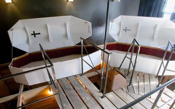 Τα πιο τρελά ξενοδοχεία στον κόσμο – Κοιμηθείτε σε κελιά, φέρετρα, σπηλιές και αγκαλιά με καμηλοπαρδάλεις [εικόνες] | iefimerida.gr 3