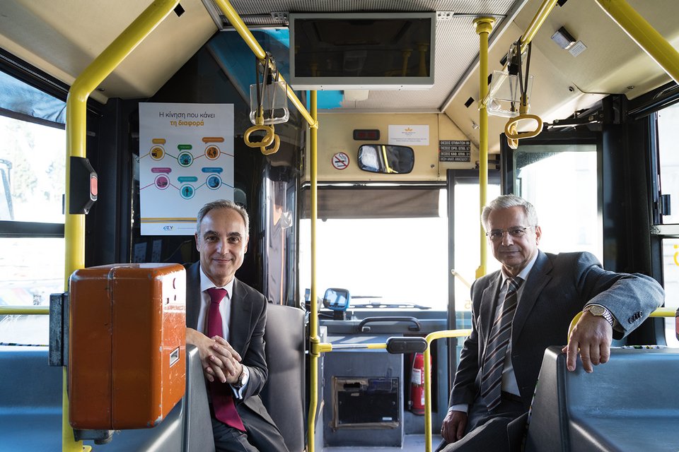 Τα τρία λεωφορεία που κυκλοφορούν στην Αθήνα και σε προτρέπουν να κάνεις την «Κίνηση που κάνει τη διαφορά» | iefimerida.gr 3