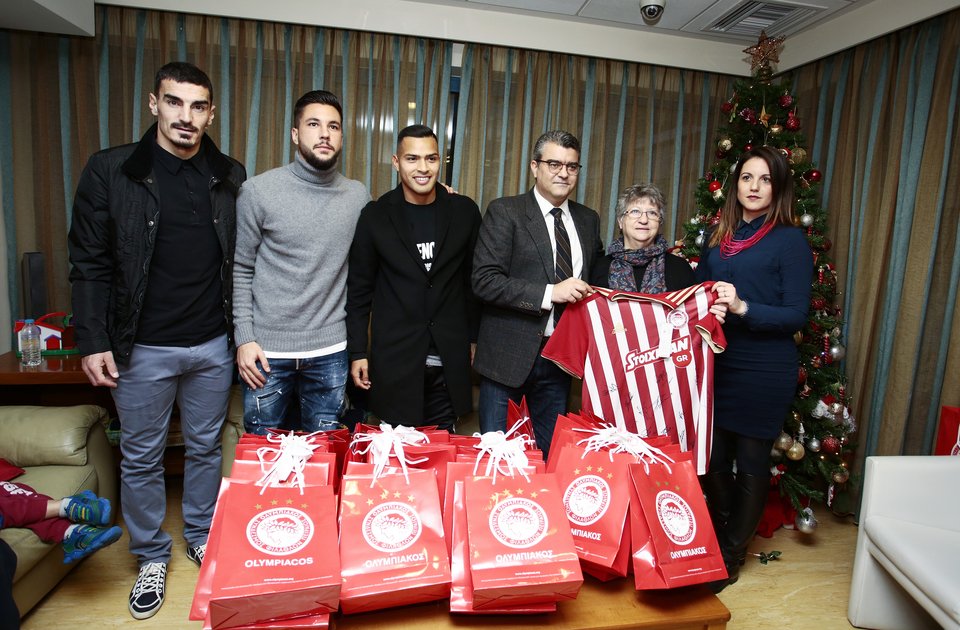 «Stoiximan και ΠΑΕ Ολυμπιακός σκορπίζουν χαμόγελα στους μικρούς ήρωες της Φλόγας» [εικόνες] | iefimerida.gr 1