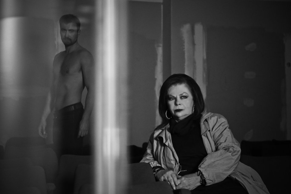 Η Νόρα Κατσέλη στο υπόγειο του ΙΜΚ, με τον «Τελευταίο επισκέπτη» του Τένεσι Ουίλιαμς [εικόνες] | iefimerida.gr 1