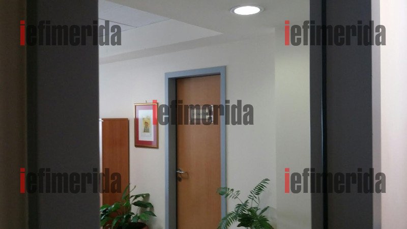 Πρώην συμβασιούχοι του ΟΑΕΕ κάνουν κατάληψη στο γραφείο του διοικητή [εικόνες] | iefimerida.gr 2