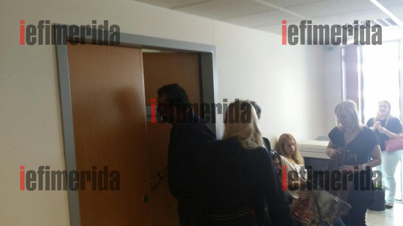 Πρώην συμβασιούχοι του ΟΑΕΕ κάνουν κατάληψη στο γραφείο του διοικητή [εικόνες] | iefimerida.gr 4