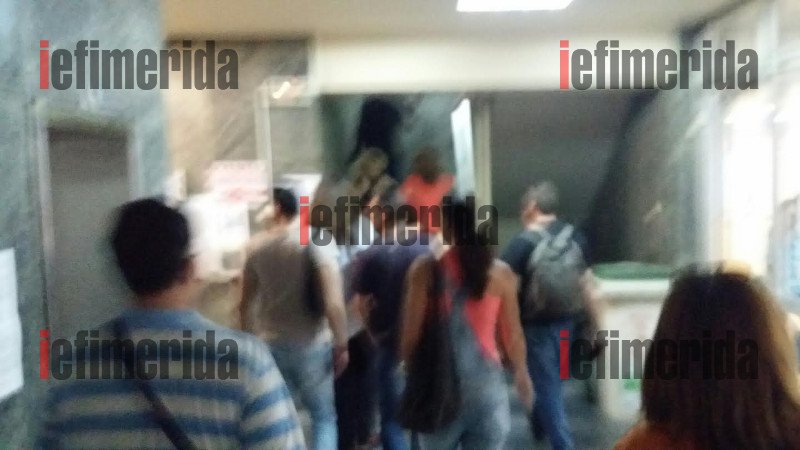 Εισβολή πρώην συμβασιούχων του ΟΑΕΕ στο γραφείο του Στρατούλη [εικόνες & βίντεο] | iefimerida.gr 5