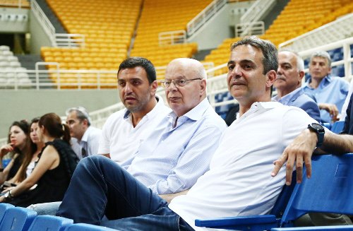 Ο Μητσοτάκης στην προπόνηση της Εθνικής Μπάσκετ: Η χειραψία με Αντετοκούνμπο, οι βολές κόντρα στον Μπουρούση [εικόνες] | iefimerida.gr 6