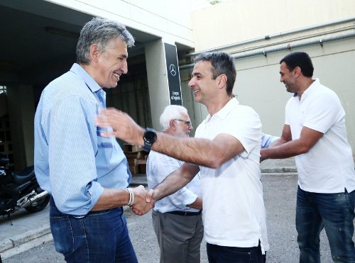 Ο Μητσοτάκης στην προπόνηση της Εθνικής Μπάσκετ: Η χειραψία με Αντετοκούνμπο, οι βολές κόντρα στον Μπουρούση [εικόνες] | iefimerida.gr 10