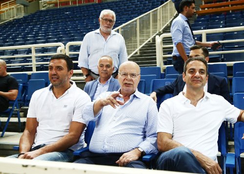 Ο Μητσοτάκης στην προπόνηση της Εθνικής Μπάσκετ: Η χειραψία με Αντετοκούνμπο, οι βολές κόντρα στον Μπουρούση [εικόνες] | iefimerida.gr 11