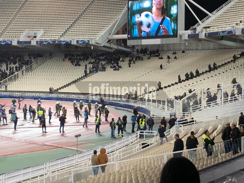Τα ΜΑΤ έκαναν την εμφάνισή τους στις κερκίδες