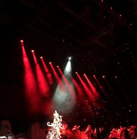 Μια άλλη Ελλάδα έζησε την φρενίτιδα της Lady Gaga στην Αθήνα [εικόνες] | iefimerida.gr 4