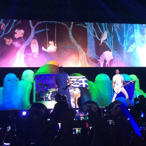 Μια άλλη Ελλάδα έζησε την φρενίτιδα της Lady Gaga στην Αθήνα [εικόνες] | iefimerida.gr 1